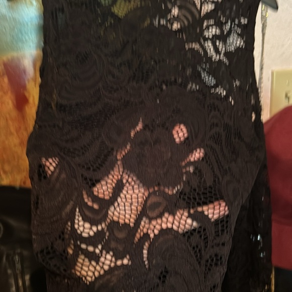 # 69 Gorgeous, black lace top - Picture 6 of 9